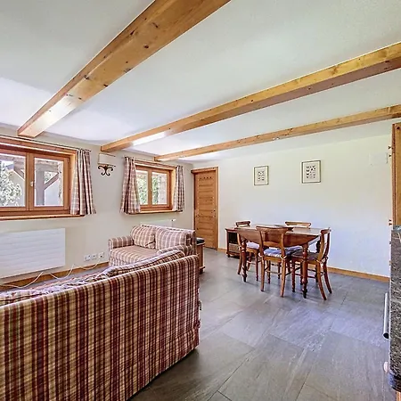 アパート Charachka Rez